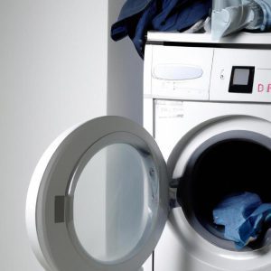 jak postawić suszarkę na pralce?